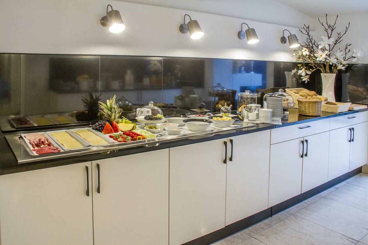 Haus Hotel & Pension Villa Laluna แบลงเคนบวร์ก ภายนอก รูปภาพ